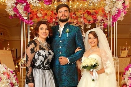 Rose Syabitova - biografia, viața personală, fotografie, soțul, fiica, și cele mai recente știri în 2017 (în vârstă de modul în care a crescut Syabitova) Rose Syabitova - biografia, viața personală, fotografie, soțul, fiica, și cele mai recente știri 2017