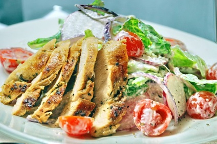 Cele mai delicioase salate cu carne de pui - Retete (salate piept de pui) Cele mai delicioase salate cu carne de pui - rețete