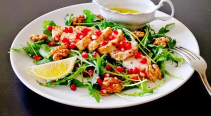 Cele mai delicioase salate cu carne de pui - Retete (salate piept de pui) Cele mai delicioase salate cu carne de pui - rețete