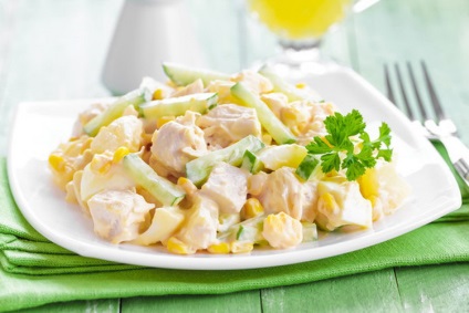 Cele mai delicioase salate cu carne de pui - Retete (piept) Cele mai delicioase salate cu carne de pui - rețete