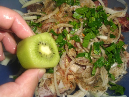 Carne de porc cu kiwi - retete simple (de gratar carne de porc) Carne de porc cu kiwi - retete simple,
