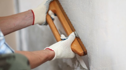 În primul rând, face tapet tavan sau kleyut care oferă aceste opțiuni (acestea) În primul rând, face tapet tavan sau kleyut care oferă aceste opțiuni