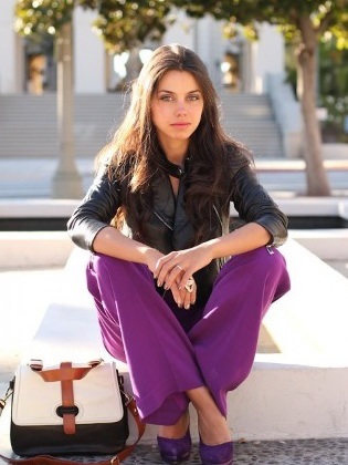 Combinația de haine violet cu diferite culori fotografie cu care să combine violet (combinație) Combinația de haine violet cu diferite culori foto cu care să combine violet