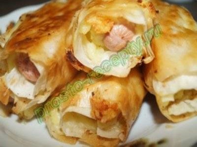 pita cârnat cu cartofi și brânză (brânză) Mezeluri în lipie cu cartofi si branza