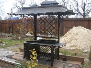 Construi propriile lor mâini un baldachin peste grătarul cu capota în țară (coronament) Construi propriile lor mâini un baldachin peste grătarul cu gluga de la cabana