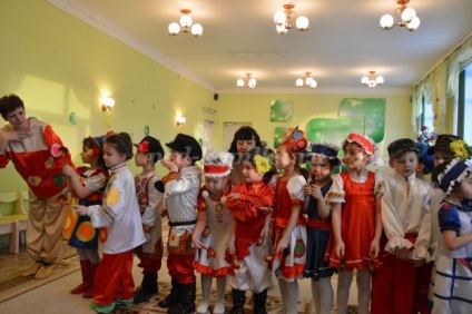 script-ul de producție de teatru pentru film a fost în grădiniță ( „Cum a vândut vaca vechi) script-ul de producție de teatru pentru film a fost la gradinita