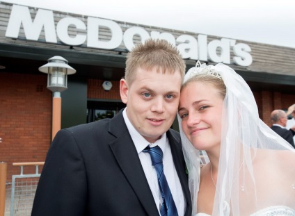 Nuntă în McDonald (16 poze) - primul site de divertisment de sex feminin lolgirl (nunta) Nuntă în McDonald (16 poze) - lolgirl primul site de divertisment de sex feminin