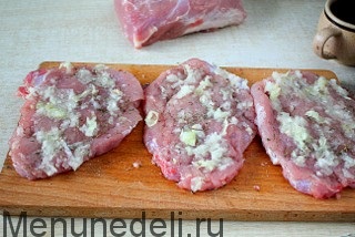 Carne de porc la cuptor cu roșii și brânză (rețete de zi cu zi) Carne de porc la cuptor cu roșii și brânză