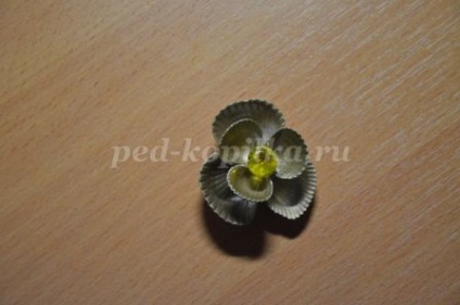 Topiara de cochilii cu mâinile lor (topiara) Topiara de cochilii cu propriile lor mâini
