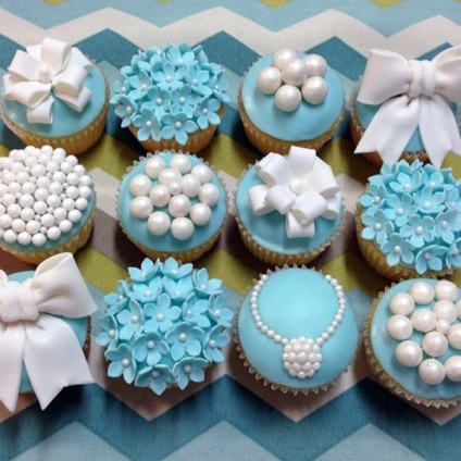 Tort cu cupcakes la o nuntă, fotografii de tort frumos (tort) Tort cu cupcakes la o nuntă, fotografii de prăjituri frumoase