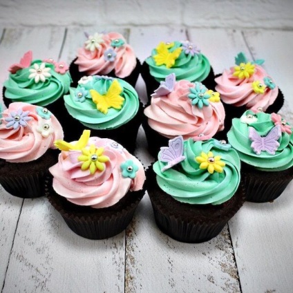Tort cu cupcakes la o nuntă, fotografii de prăjituri frumoase (foto) Tort cu cupcakes la o nuntă, fotografii de prăjituri frumoase