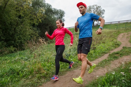 Traseu de rulare decât cross-country de funcționare eficientă decât de obicei rula, revista cosmopolit (jogging) Trail rulează decât cross-country de funcționare eficientă decât de obicei rula, revista cosmopolită