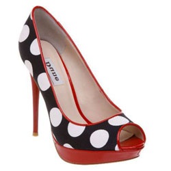 Pantofii cu buline - clasice nemuritoare (pantofi cu buline) Pantofii cu buline - clasice atemporale