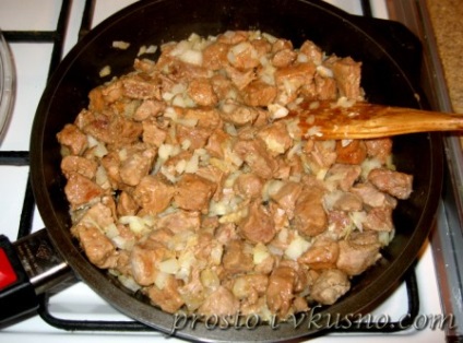 Carne presata de vita si legume (tocana de vita cu legume) vițel fiert cu legume