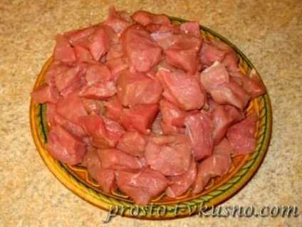Carne presata de vita si legume (tocana de vita cu legume) vițel fiert cu legume