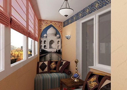 O canapea confortabilă pe balcon (balcon) O canapea confortabilă pe balcon