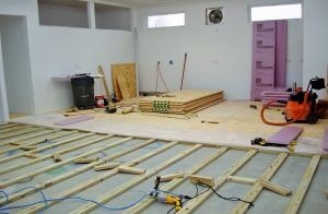 De stabilire placaj pe o podea de beton fără ca laică lag (placaj) De stabilire placaj pe podea de beton ca un laic, fără întârziere