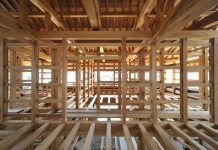 De stabilire placaj pe o podea de beton fără ca laică lag (stivuire) De stabilire placaj pe podea de beton ca un laic, fără întârziere