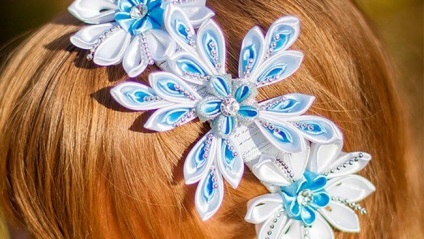 Ornamente din panglici de satin cu mâinile lor (lor) Ornamente din panglici de satin, cu mâinile lor