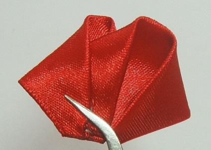 Ornamente din panglici de satin, cu mâinile lor (benzi) Ornamente din panglici de satin, cu mâinile lor