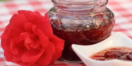 Dulceata de petale de trandafir - o rețetă la domiciliu (petale) Dulceata de petale de trandafir - o reteta de la domiciliu