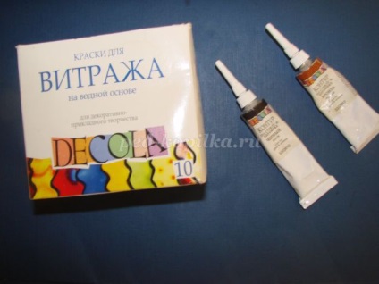 vitraliu cu mâinile lor (vopsele posibile vitralii) vitraliu cu mâinile lor