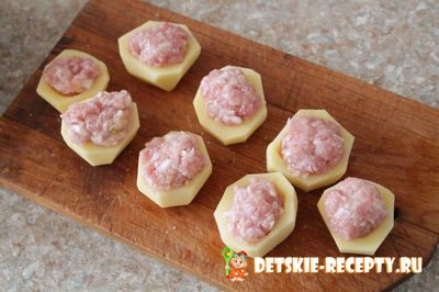 cartofi cu carne tocată umplute într-un cazan dublu, retete pentru copii, produse alimentare (carne) cartofi cu carne tocată umplute într-un cazan dublu, rețete pentru copii, bucătărie
