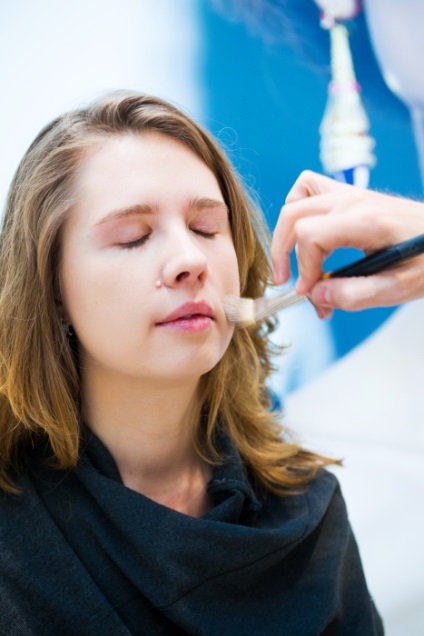 Machiaj pentru cei care poartă ochelari 1 (pulbere) Machiaj pentru cei care poartă ochelari 1