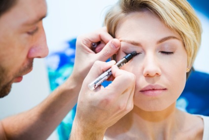 Machiaj pentru cei care poartă ochelari 1 (Maybelline) Machiaj pentru cei care poartă ochelari 1