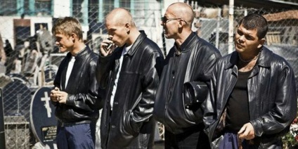 Atribute thug prezent de 90 () Atribute bandit prezent 90