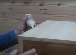Rafturi din lemn cu mâinile lor (mâinile arată clasa de master) Rafturi din lemn cu mâinile lor