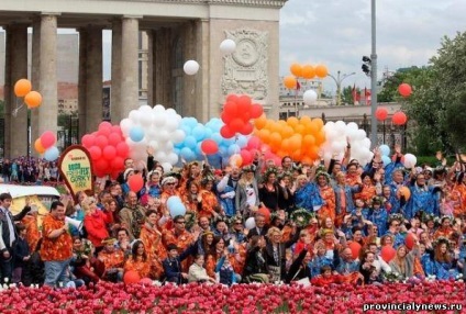 Festivalul de lemn de cireș (Festival) Cherry Festival din lemn