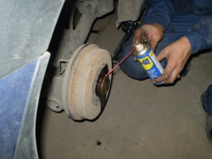 Cum de a elimina un tambur de frână pe Reno Logan (frână) Cum de a elimina un tambur de frână pe Reno Logan