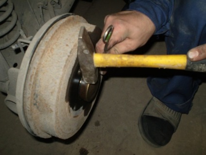 Cum de a elimina un tambur de frână pe Reno Logan (frână) Cum de a elimina un tambur de frână pe Reno Logan