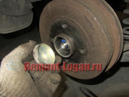 Scoaterea din spate repararea tamburului de frână Reno Logan (tambur) Scoaterea de frână spate cu tambur repararea Reno Logan