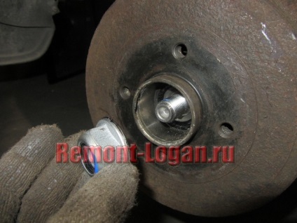 Scoaterea din spate repararea tamburului de frână Reno Logan (scoate tamburul din spate) Scoaterea de frână spate cu tambur repararea Reno Logan