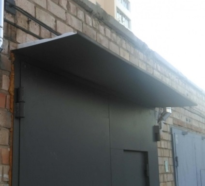 Viziera peste usi de garaj (fixare material pentru acoperișuri) Baldachin peste ușa de garaj