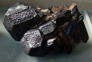 ilmenit Mineral - sale proprietăți, domeniu, aplicare (ilmenit) ilmenit Mineral - proprietățile sale, aplicarea pe teren