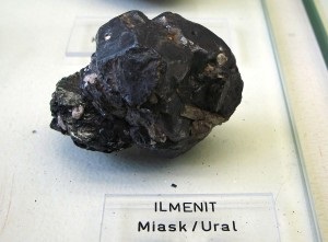 ilmenit Mineral - sale proprietăți, domeniu, aplicare (câmp) ilmenit Mineral - proprietățile sale, aplicarea pe teren