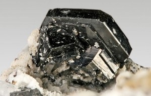 ilmenit Mineral - sale proprietăți, domeniu, aplicare (ilmenit) ilmenit Mineral - proprietățile sale, aplicarea pe teren