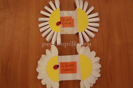 Cardul original pentru ziua de familie cu propriile lor mâini (mâini) Cardul original pentru ziua de familie cu propriile lor mâini