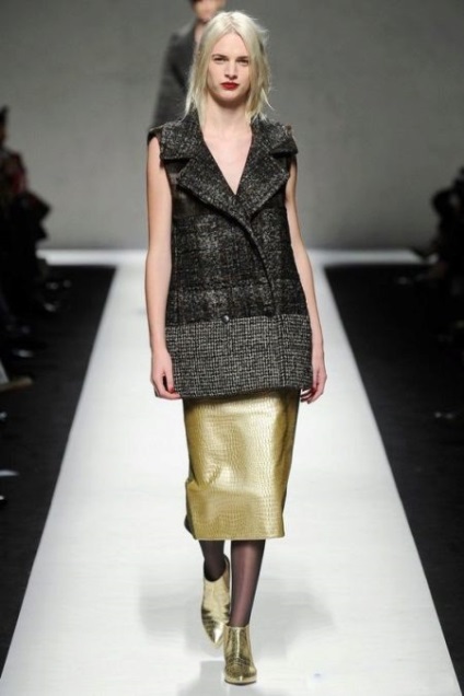 Coat fără mâneci (137 imagini) 2017 Tendințe feminine strat fără mâneci, plămân, alungit, cu (mâneci guler strat) fără mâneci Coat (137 imagini) 2017 Tendințe de sex feminin strat fără mâneci, plămân, alungit, cu