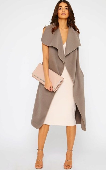 Coat fără mâneci (137 imagini) 2017 Tendințe feminine strat fără mâneci, plămân, alungit, cu (manșoane) fără mâneci Coat (137 imagini) 2017 Tendințe de sex feminin strat fără mâneci, plămân, alungit, cu