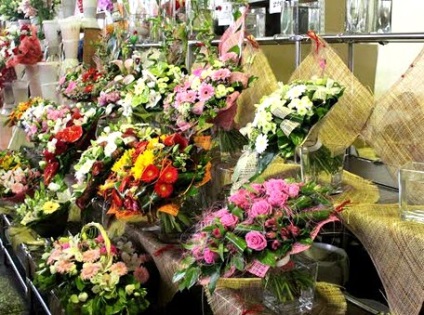 Riga piața de flori din Moscova, un buchet cu mâinile lor (buchet) Riga piața de flori din Moscova, un buchet cu mâinile lor