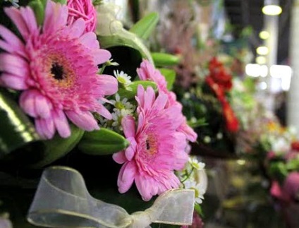 Riga piața de flori din Moscova, un buchet cu mâinile lor (buchet) Riga piața de flori din Moscova, un buchet cu mâinile lor