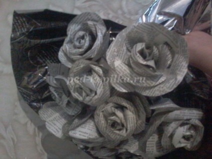 Roses de la ziar cu propriile sale mâini (mâini) Roses de la ziar cu propriile sale mâini