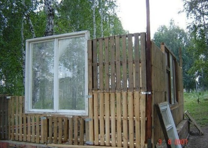 Construirea unei case de pe palet (clădire) Construirea unei case de paleti