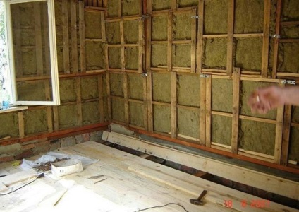 Construirea unei case de pe palet (clădire) Construirea unei case de paleti