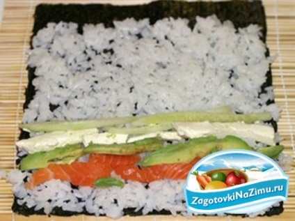 Sushi cu somon (sushi cu avocado și somon) Sushi cu somon