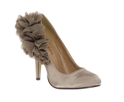 pantofi de culoare „Nud“ - un nou clasic! Din ceea ce sa poarte, cum să combine (pantofi) pantofi de culoare „Nud“ - un nou clasic! Din ceea ce sa poarte, cum să combine
